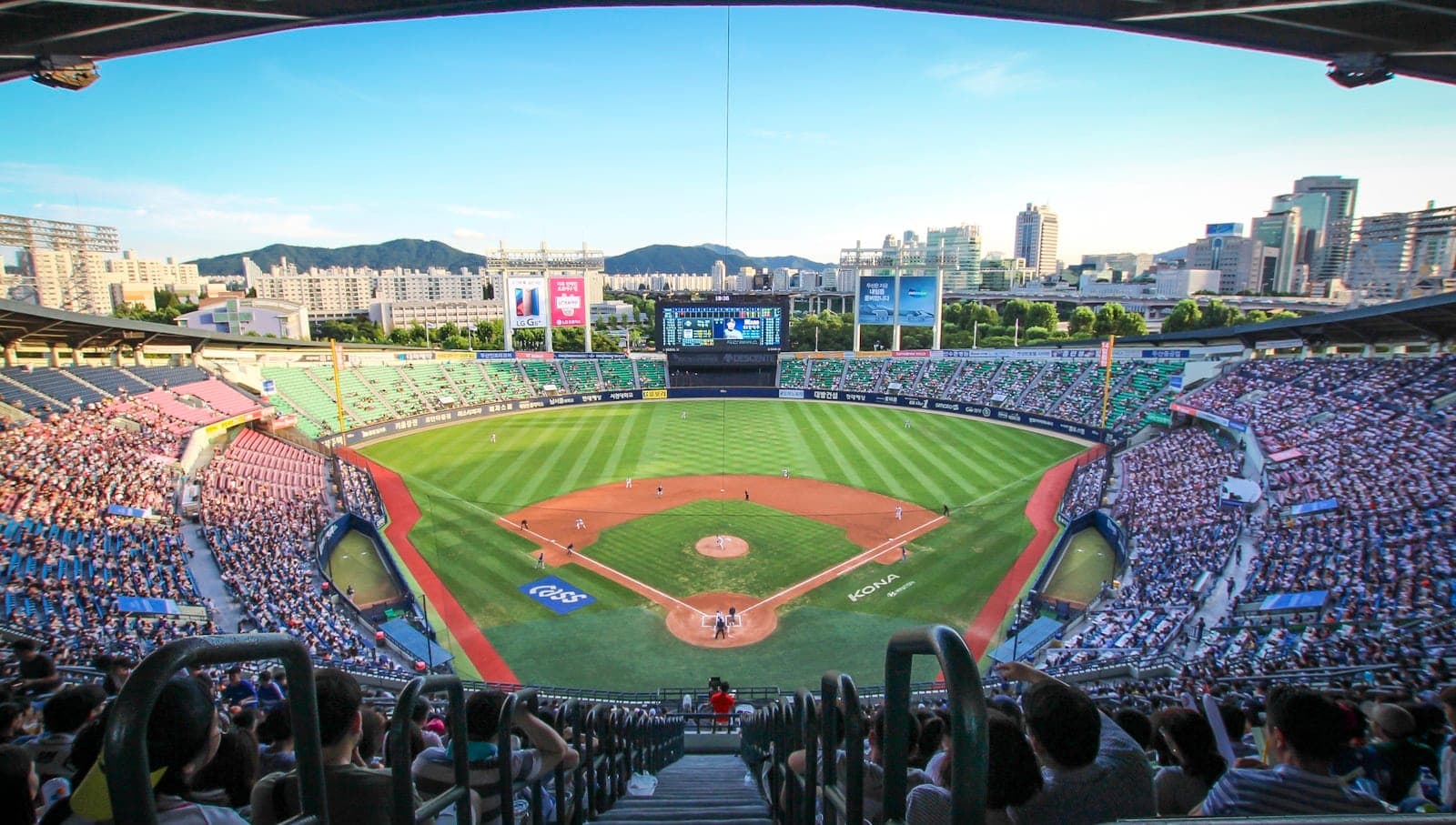 Chimaek, chants and the seventh-inning stretch: how to behave at a KBO game